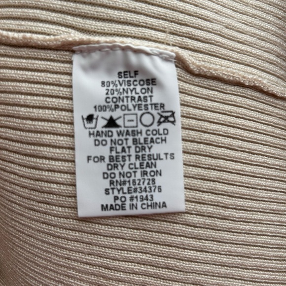 Boutique Cream Top with Pink and Orange Patterned Sleeves-NWOT - Picture 7 of 7